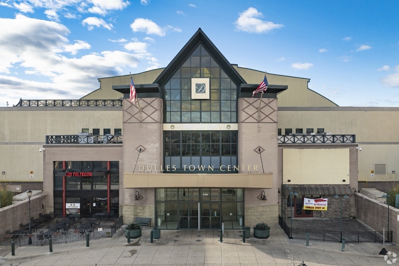 Dulles Town Center main entrance